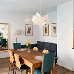 Apartment Beautiful Backyard Remise
