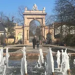 Beautiful Backyard Remise Apartament