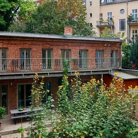 Apartment Beautiful Backyard Remise