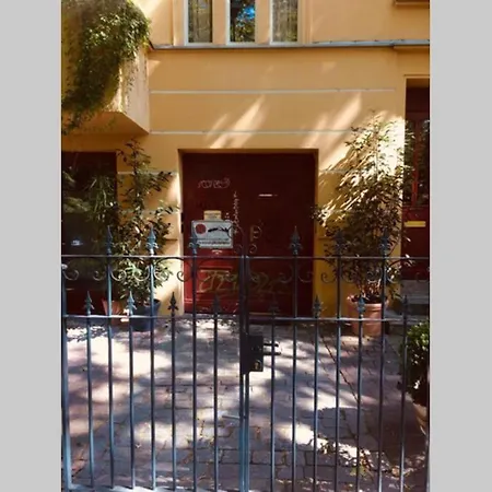 Apartment Beautiful Backyard Remise Berlin