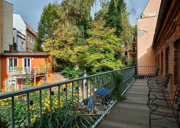 Beautiful Backyard Remise