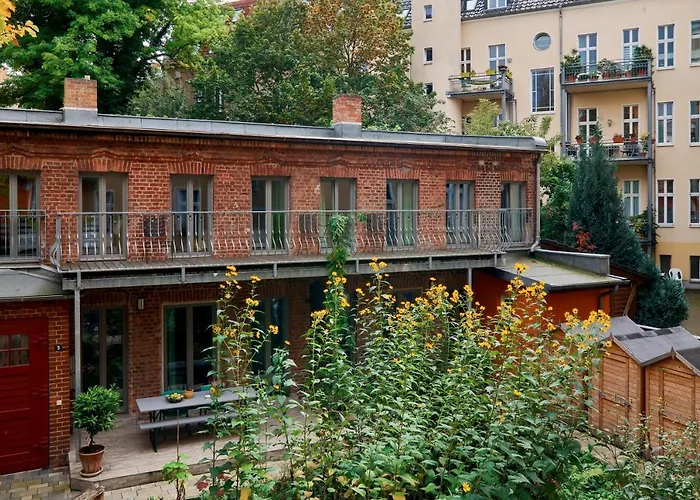 Apartament Beautiful Backyard Remise