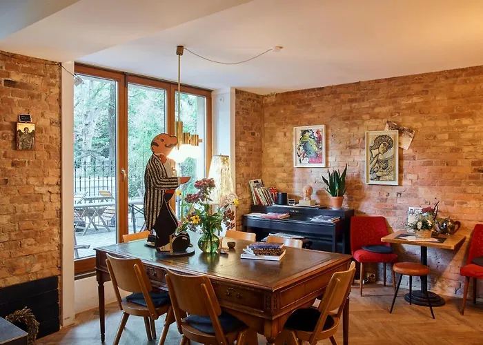 Beautiful Backyard Remise * Berlin