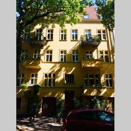 Beautiful Backyard Remise Apartment *